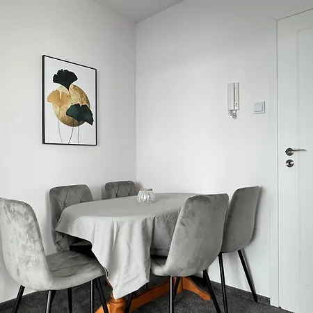 Metro 10 Min To The Beautiful View Apartment *